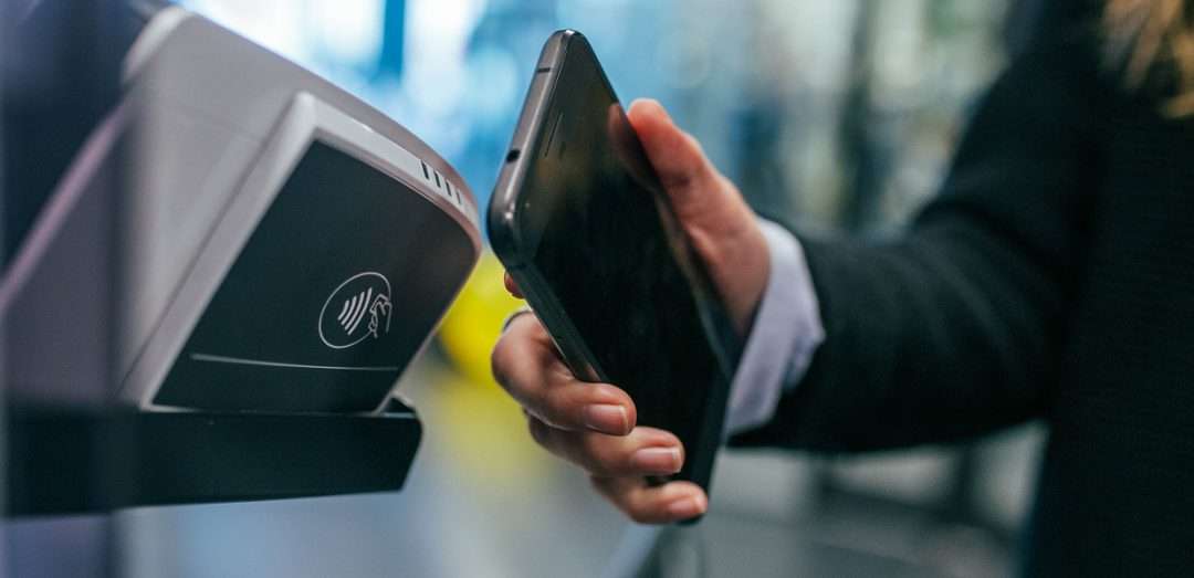 4 Contactless Payment Solutions Every Restaurateur Needs to Thrive