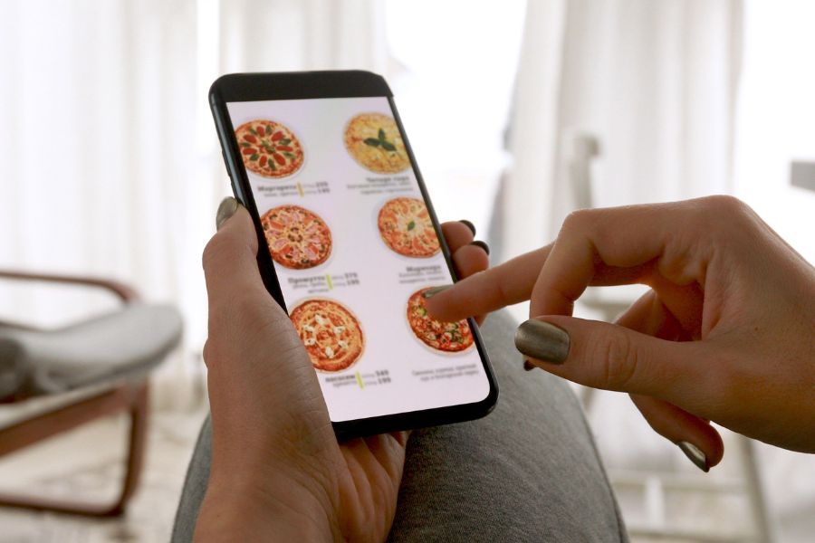 Why Your Restaurant Needs a Mobile Ordering App