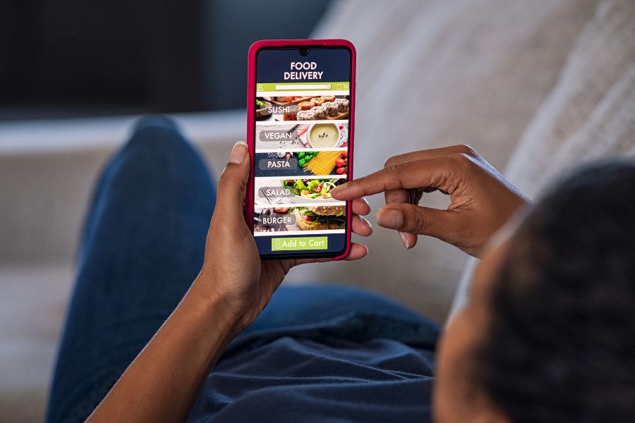 3 Key Advantages of Online Food Ordering for Today’s Customers