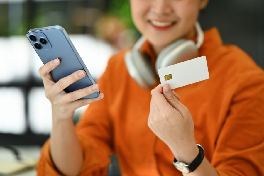 Satisfied savvy online shopper