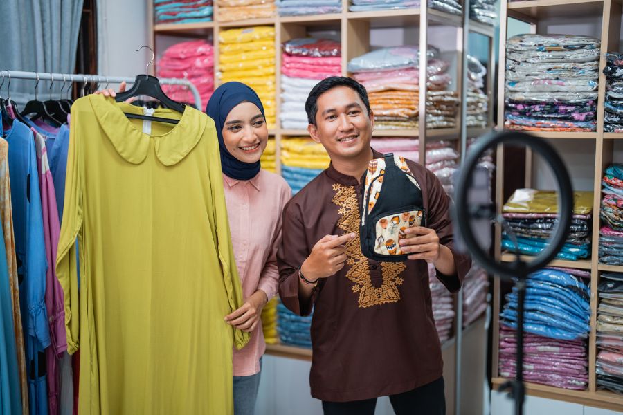 The Rise of Social Commerce: How Retailers Can Leverage Social Media
