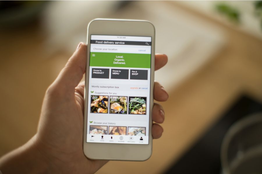 The Rise of Social Commerce: How Retailers Can Leverage Social Media