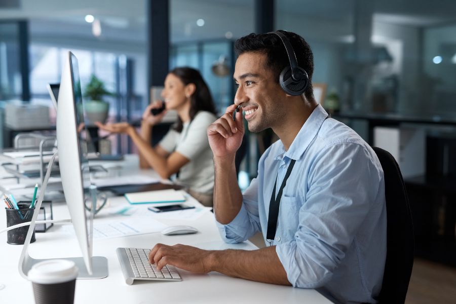 A VAR giving tech support to a business owner.