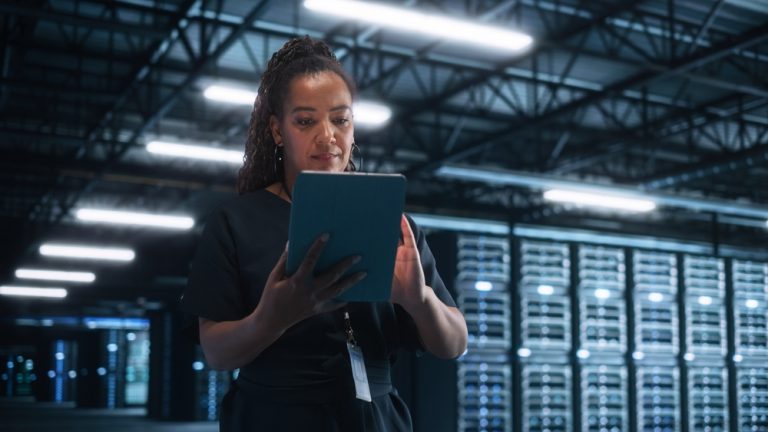 tech-software-user-black-woman